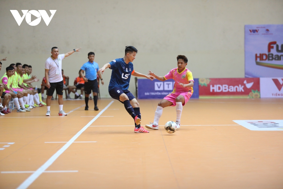 Later Sai Gon FC play Thai Son Bac FC for third-placed position.