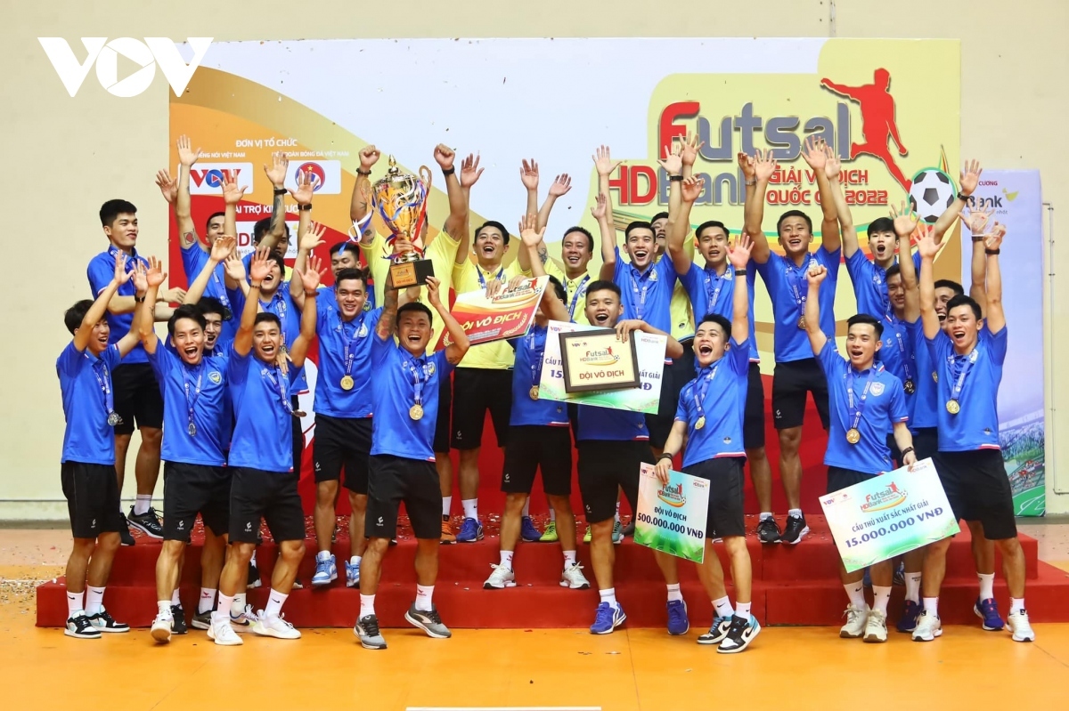 Sahako FC that finish second in three years in a row from 2019 to 2021, have ended Thai Son Nam FC's six-year reign as champions.