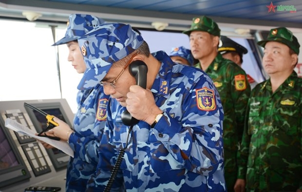 Colonel Luong Cao Khai, Vice Commander and Chief of Staff of the Vietnam Coast Guard Region 1 leads the Vietnamese fleet (Photo: https://www.qdnd.vn/)