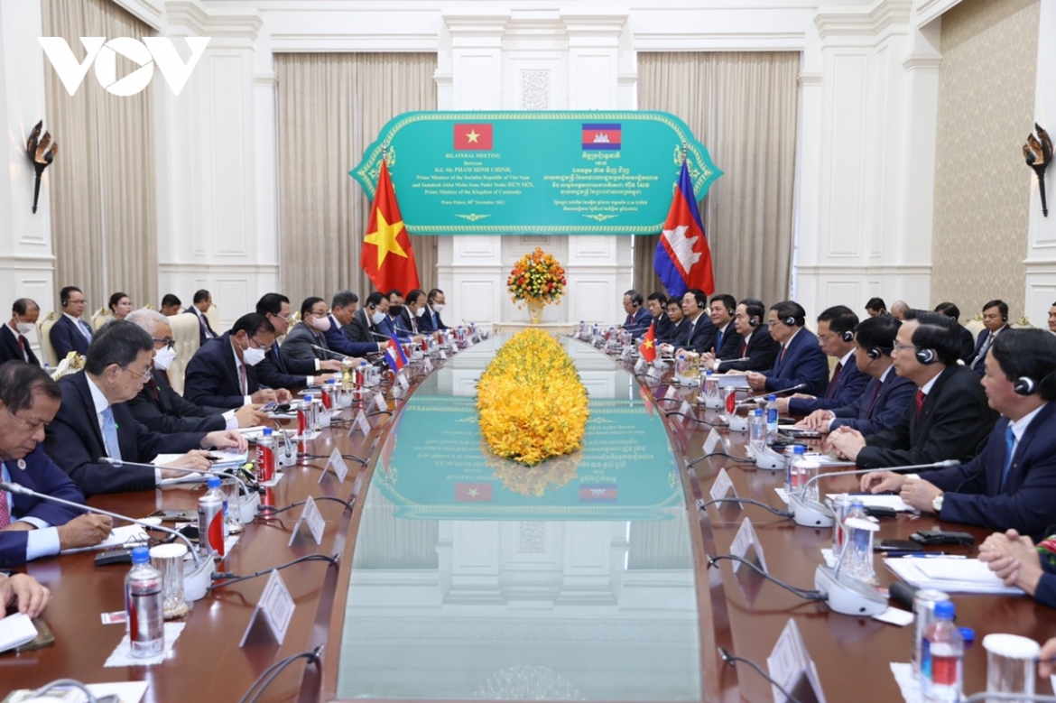 PM Samdech Techno Hun Sen and his Vietnamese counterpart Pham Minh Chinh hold talks in Phnom Penh on November 8.