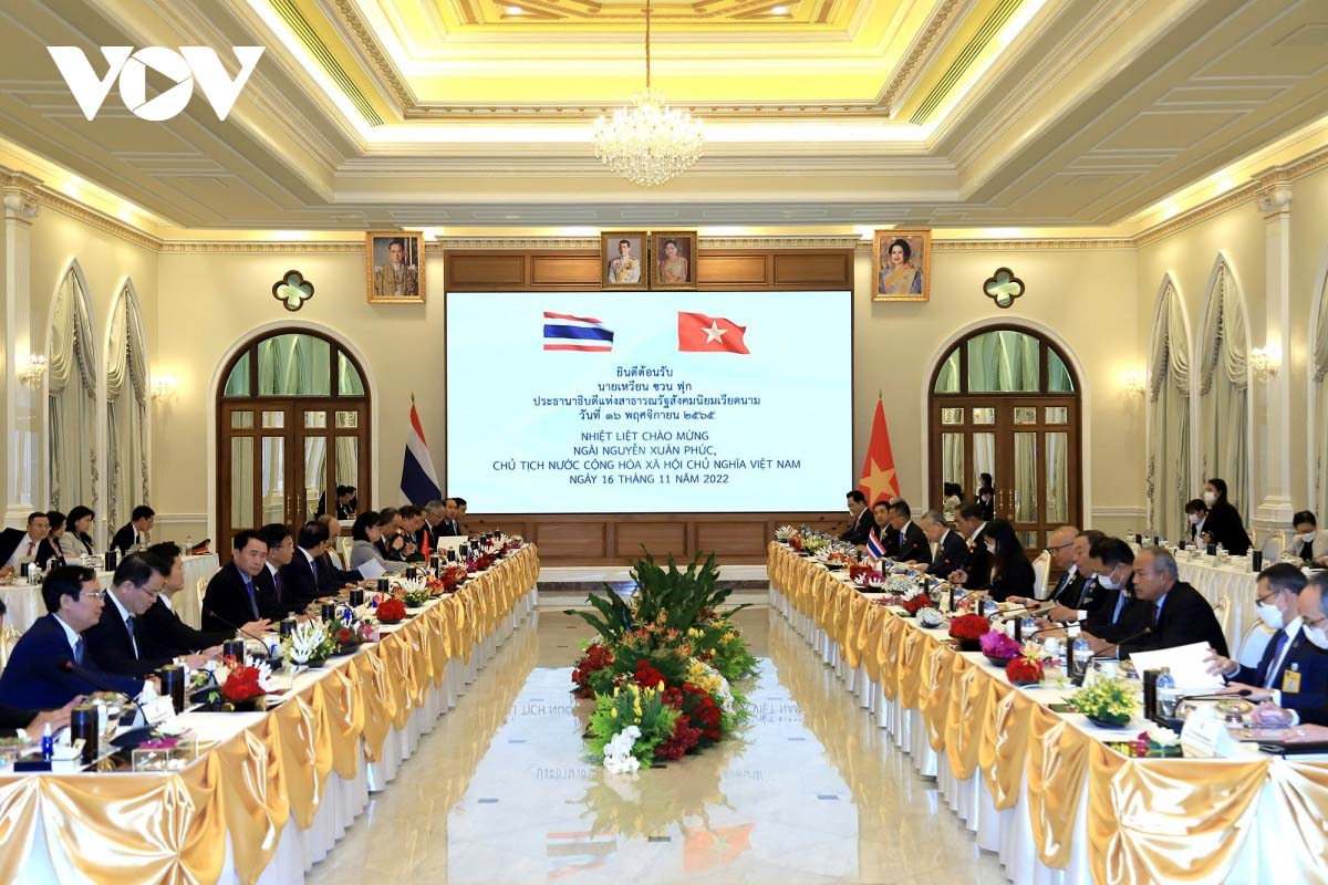 An overview of the high-level talks in Bangkok on November 16 between Prime Minister Prayut Chan-o-cha and visiting President Nguyen Xuan Phuc.