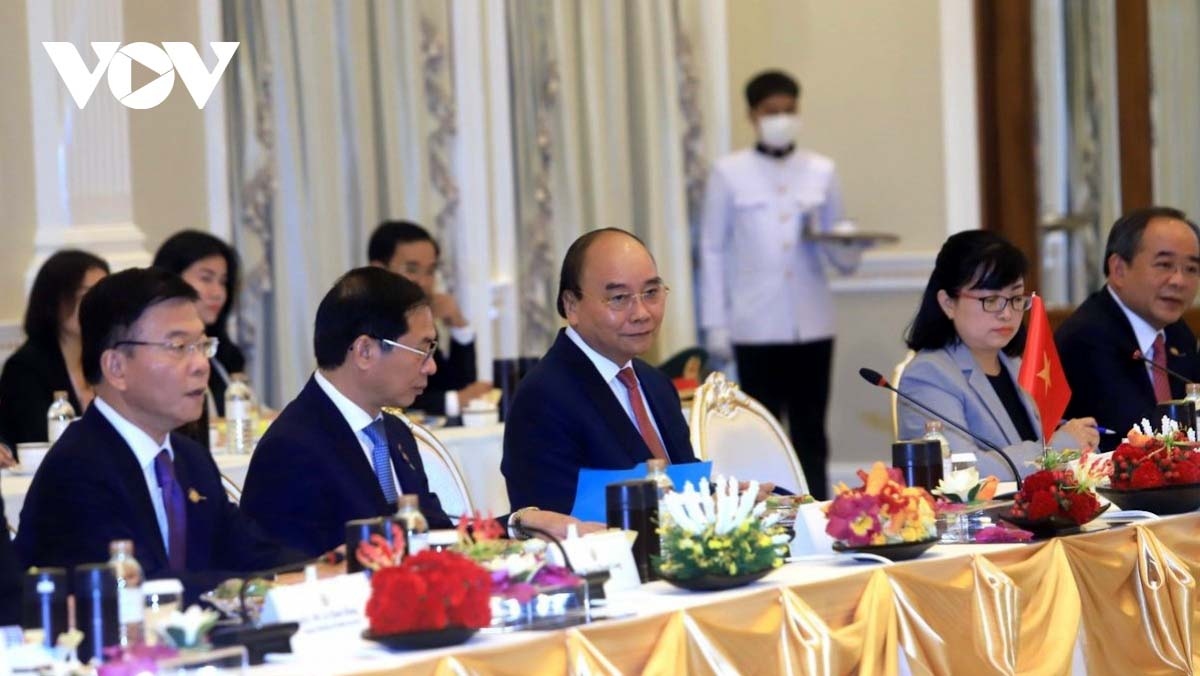 President Nguyen Xuan Phuc (third from left) expects Thailand will further open its market for Vietnamese farm products.