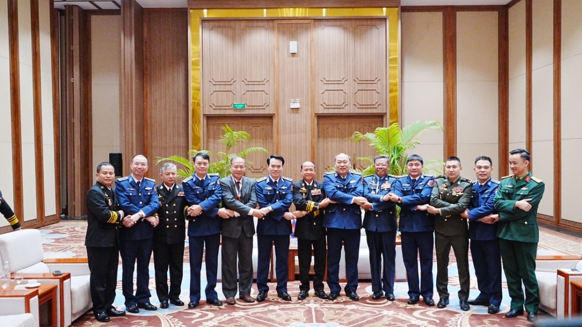 VCG representatives pose for a photo with those from the Cambodia National Committee for Maritime Security