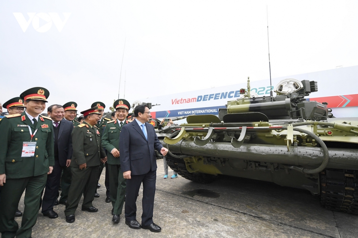 The T-90 tank, one of the most modern in Vietnam, is put on display.