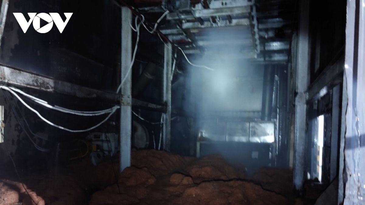 The blaze occurs on the afternoon of June 17 at a location full of wood dust and other flammable particles. The fire is eventually put out at 0:10 a.m. on June 18.