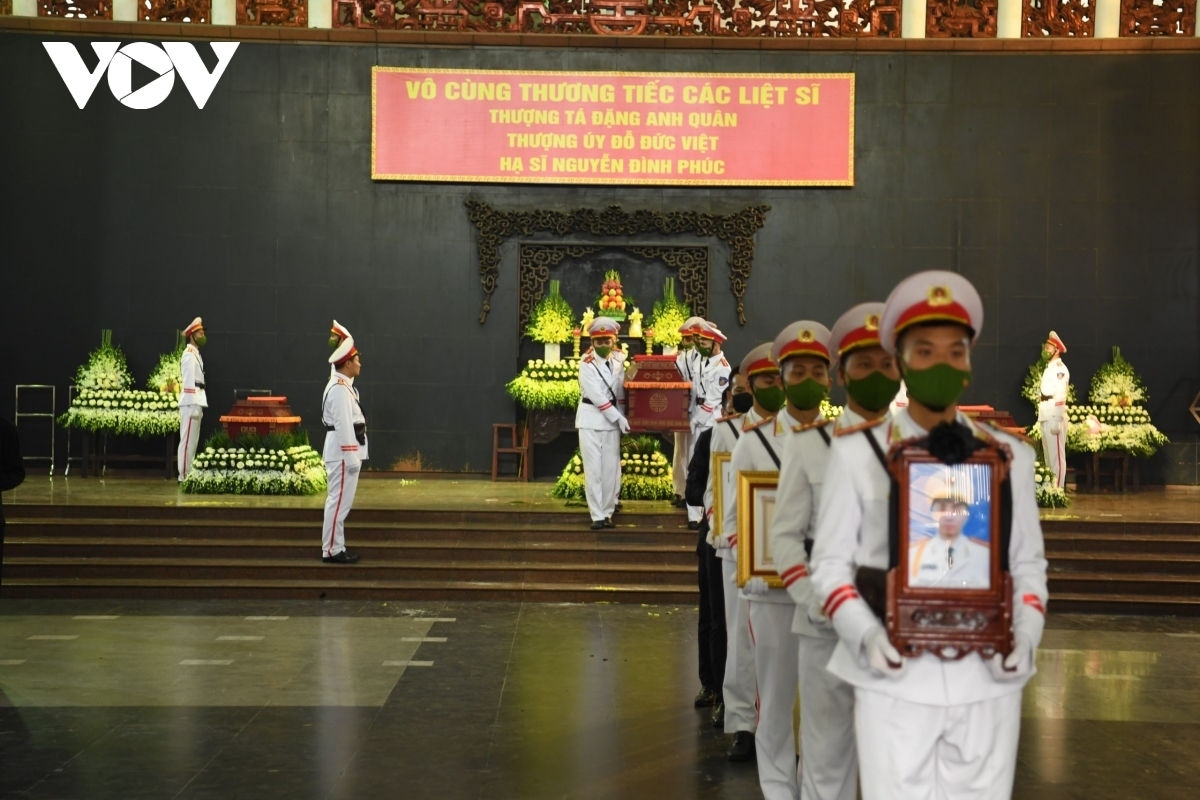 At 3:28 p.m. on August 1, authorities announce the deaths of three firefighters from the Cau Giay district Police's Fire Prevention and Fighting Team. They are identified as Dang Anh Quan, the captain, and two others, Do Duc Viet and Nguyen Dinh Phuc. They had managed to reach the fourth floor of the building before the ceiling collapsed on them.