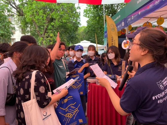 Vietnamese students will have the chance to get scholarships for study in Hungary (Photo: anninhthudo.vn)