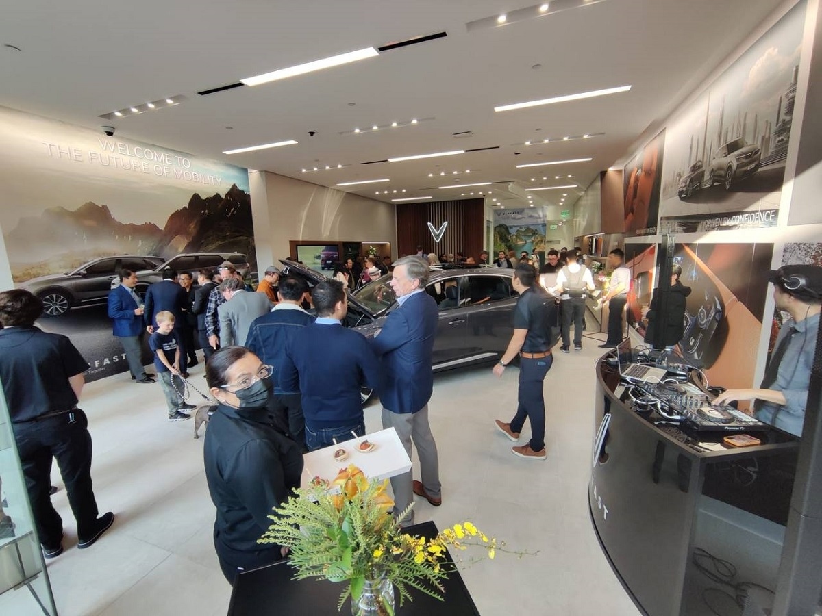 VinFast opens four more stores in California