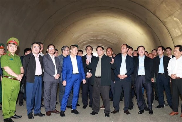 PM Pham Minh Chinh (front, centre) and other officials inspect the building of Nha Trang - Cam Lam Expressway on January 26.