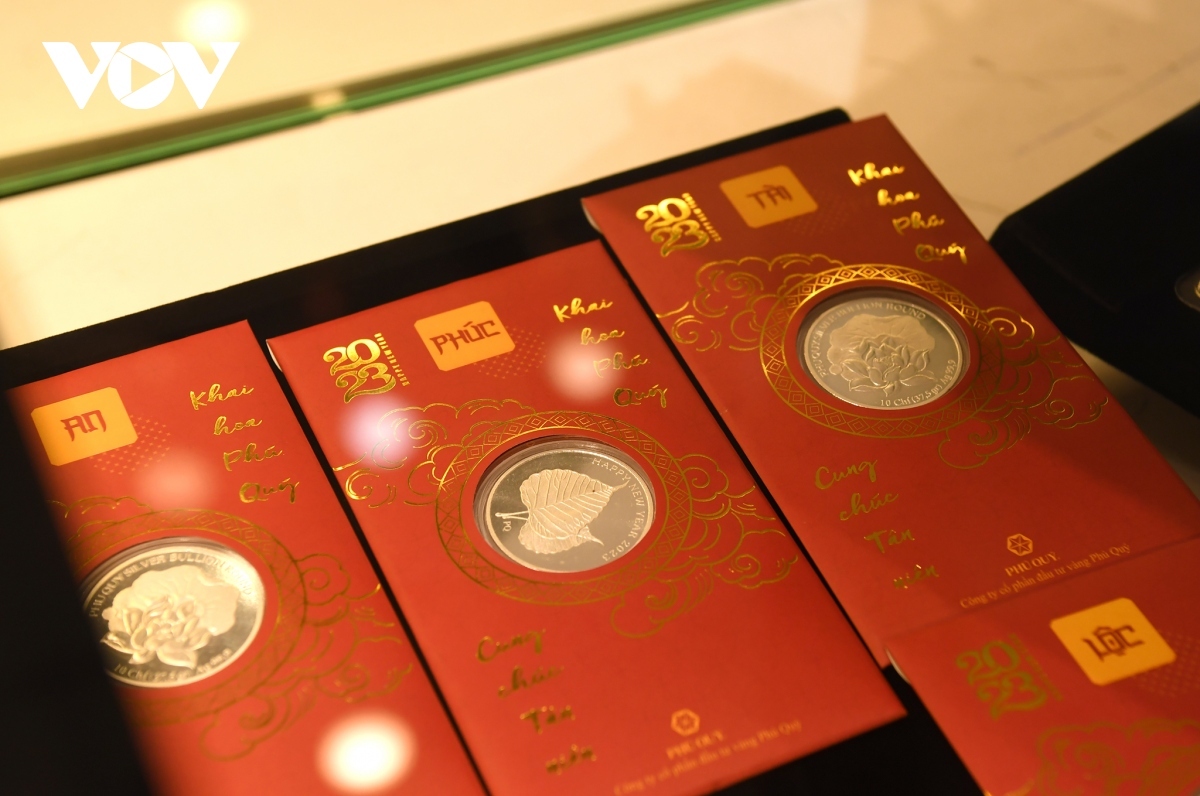 Some silver products are also put on sale.