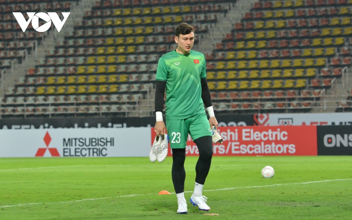 The result in the first leg leaves Vietnam at a disadvantage. Experts say the team need to fix problems on the wings, while fans wait for Park’s changes in tactics to turn the tide. All are hopeful of a win as a nice goodbye for Park after five years of working in Vietnam.