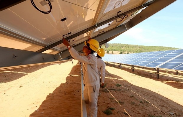 Workers are checking the solar panel operating system at Hong Phong 4 Solar Power Plant in Hong Phong commune, Bac Binh district, Binh Thuan province.