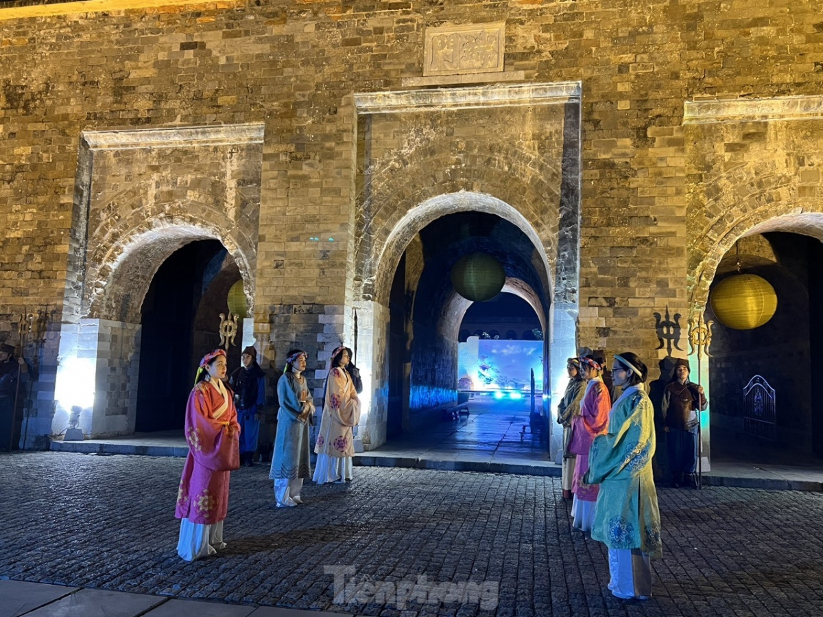 The Thang Long-Hanoi Heritage Conservation Centre launches a new tour on January 4 to give foreign visitors a fresh insight around the capital’s renowned royal space.