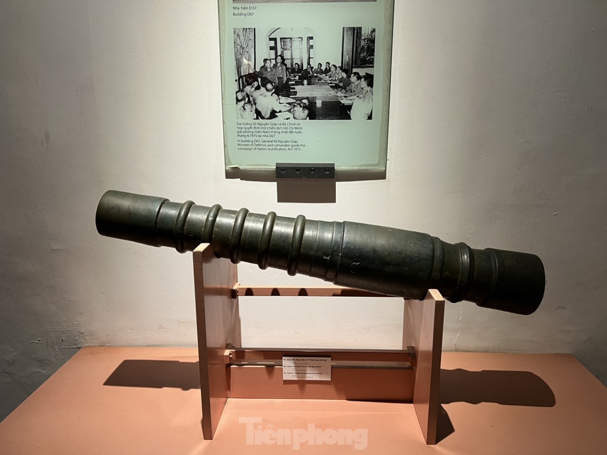 The night tour includes a visit to an archaeological excavation area, an exhibition hall of rare antiquities including some which date back over 1,000 years, the Kinh Thien Palace, and the archaeological site at No. 18 Hoang Dieu street.