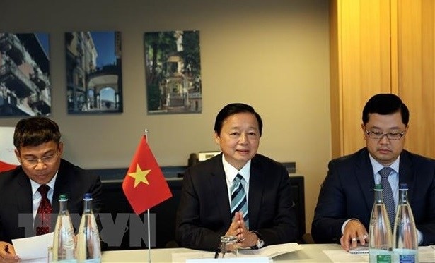 Deputy Prime Minister Tran Hong Ha (centre) (Photo: VNA)