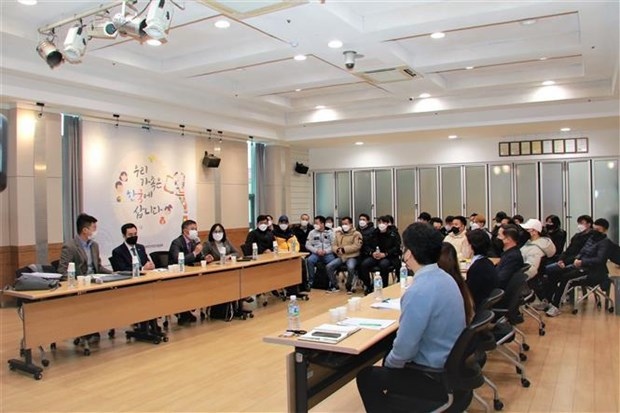 Working session between representatives from Vietnam Centre for Overseas Labour and Ansan Counseling Centre for Foreign Workers