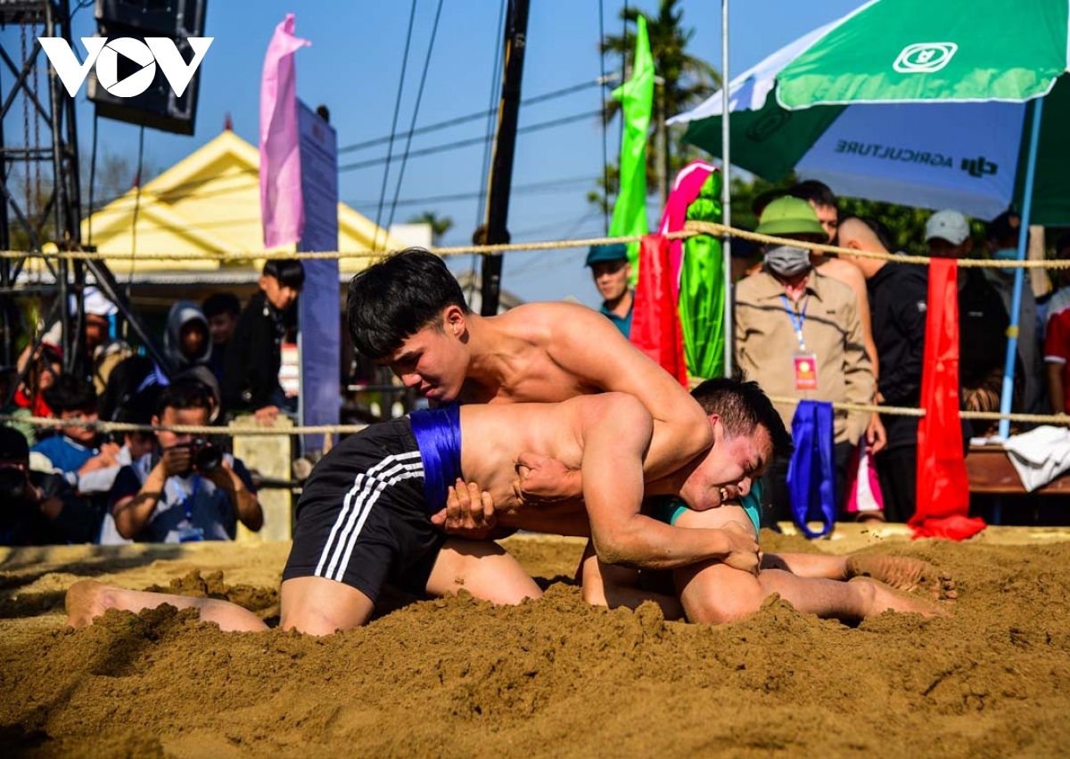 The event draws the participation of 40 local male and female wrestlers, as well as competitors from neighbouring localities.