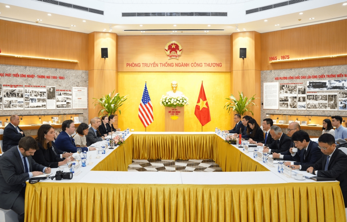 An overview of the meeting between trade minister Nguyen Hong Dien and USTR Katherine Tai. (Photo: MoIT)