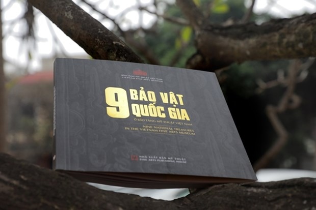 The 115-page book, entitled “9 Bao vat quoc gia o Bao tang My thuat Viet Nam” (9 National Treasures in the Vietnam Fine Arts Museum) (Photo courtesy of the museum)