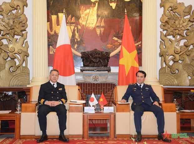 Senior Colonel Vu Trung Kien (R), deputy commander in charge of law of the Vietnam Coast Guard holds talks with Vice Commandant Shiraishi Masami of the Japan Coast Guard in Hanoi February 21 (Photo: qdnd)