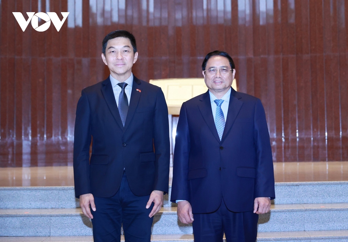 Meeting with the Speaker of the Singapore National Assembly Tan Chuan-Jin, the two sides highly appreciate the positive development of the cooperative ties between the two legislative bodies, and agree to increase the sharing of information and experience in legislation.