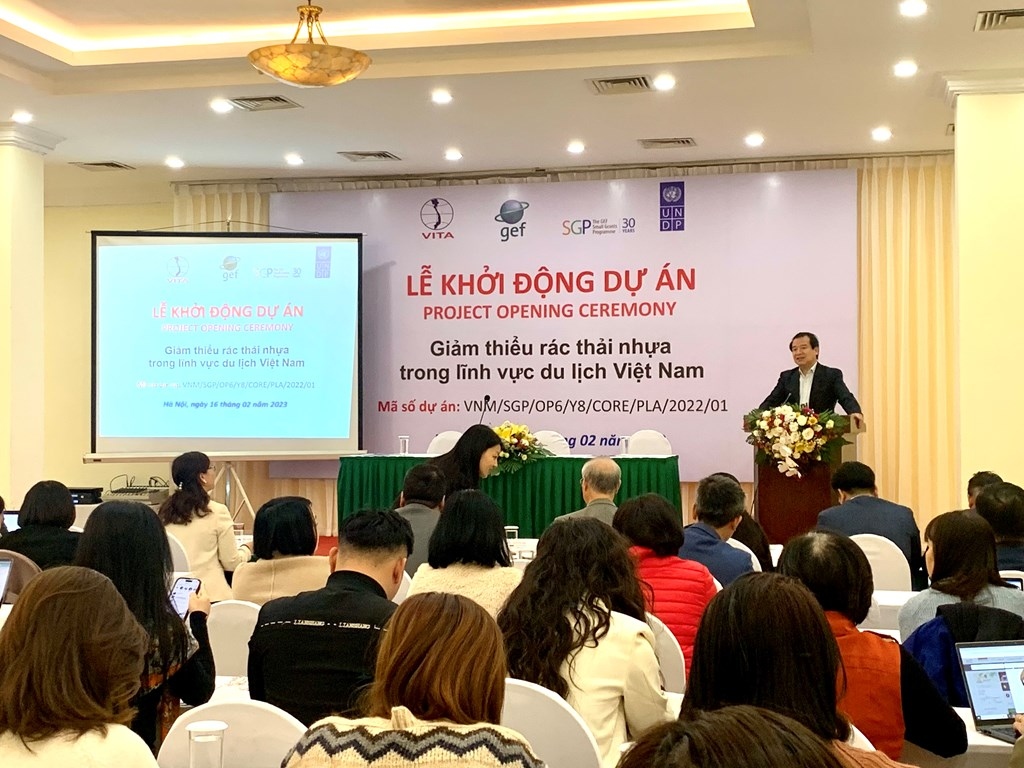 At the launching ceremony of the project  "Reducing plastic waste in Vietnam's tourism industry” (Photo: VNA)