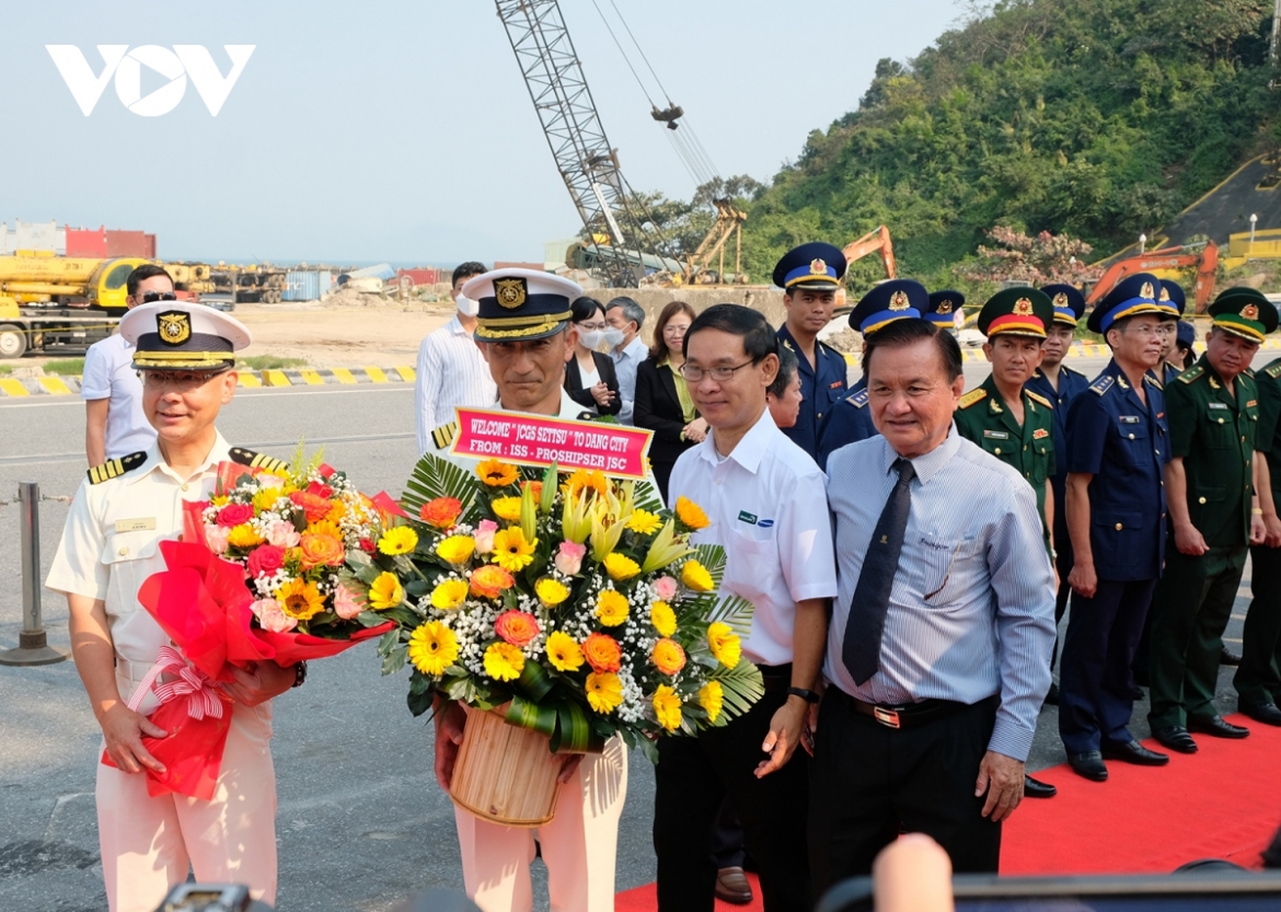 The authorities of Da Nang host a reception for crew members of the Japanese coast guard ship who are currently on a six-day visit to Vietnam.