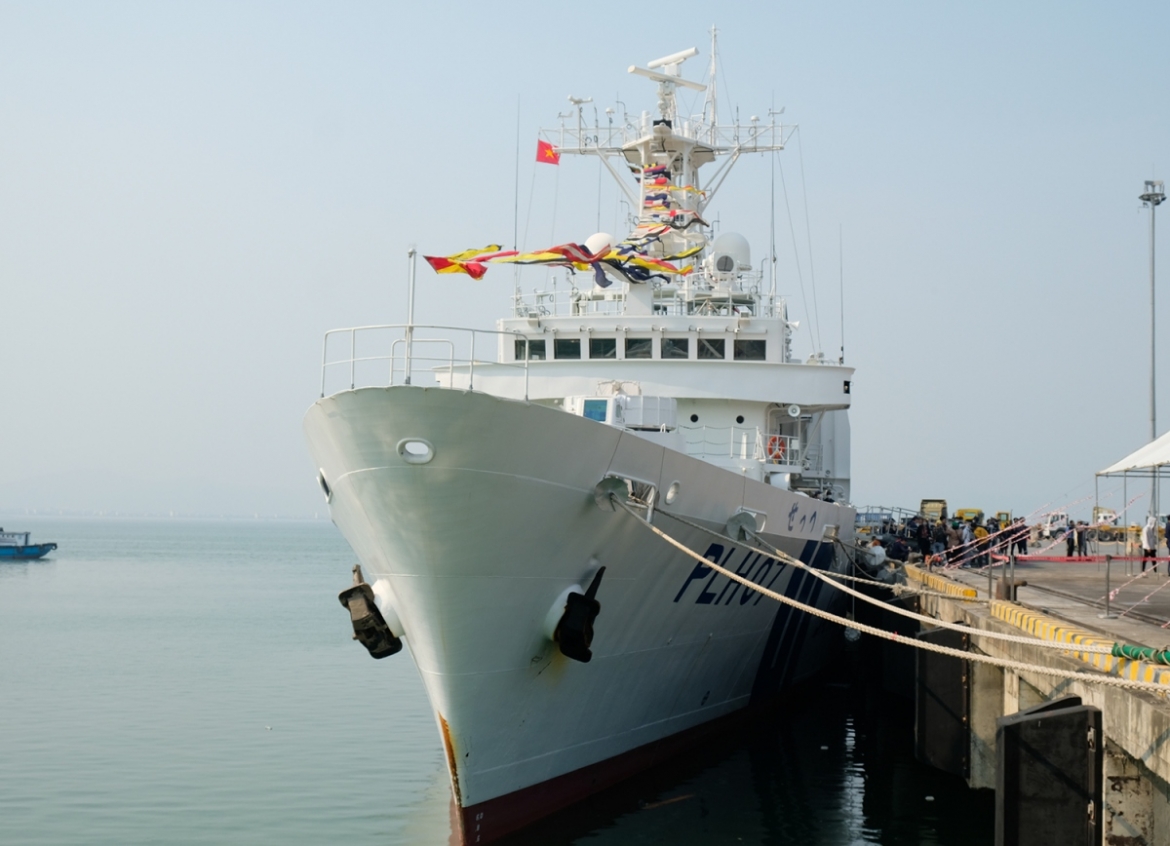 The ship is 105.4m long, 14.6m wide, and has maximum height of 29m.