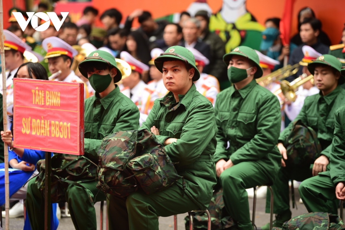 All young people joining the army this year must meet health and education level requirements. Military service is compulsory for Vietnamese men from 18 to 25 years of age and is extended to 27 for those applying for a delay to pursue higher education degrees.