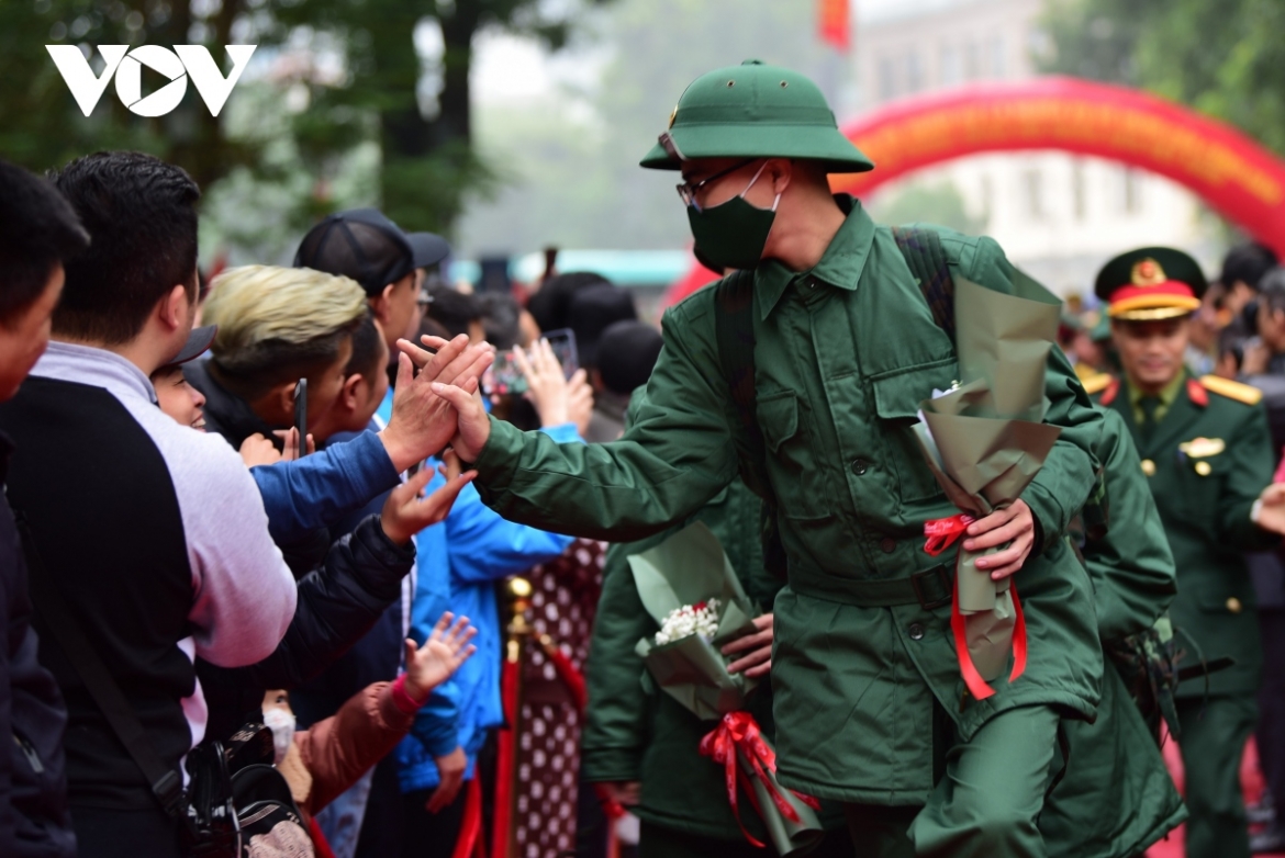 Thousands of young people across Vietnam are excited and proud to join the army and hope to contribute to protecting the fatherland on this occasion.