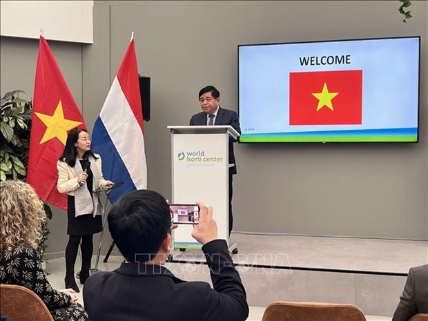 Minister of Planning and Investment Nguyen Chi Dung speaks at the World Horti Centre (WHC) in the Netherlands on February 22. (Photo: VNA)