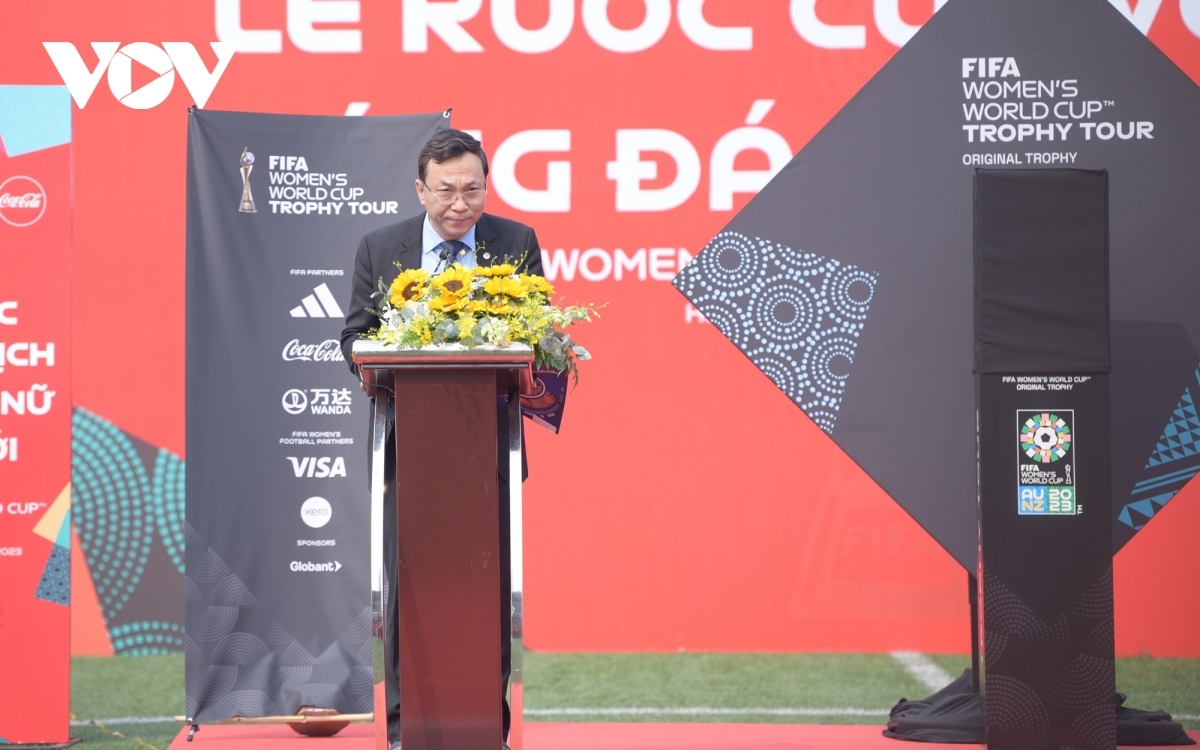 Tran Quoc Tuan, president of Vietnamese Football Federation (VFF), addresses the trophy procession