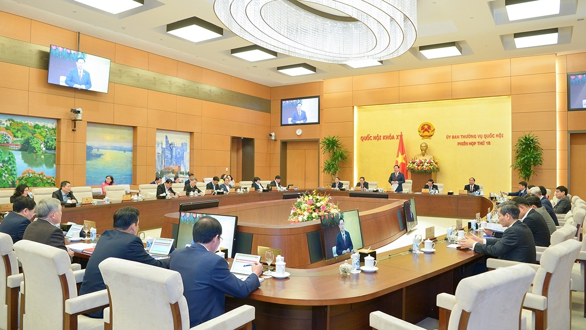 A working session of the National Assembly Standing Committee.