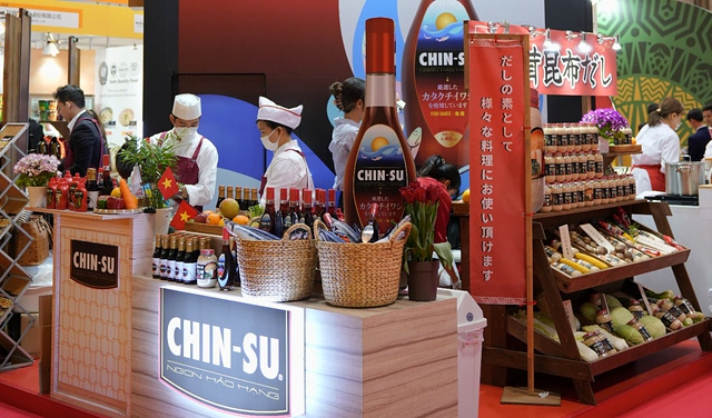 The pavilion of Masan Consumers displaying fish sauce Chin-su at Foodex Japan 2023. (Photo: Masan Consumer)