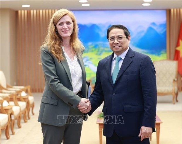 Prime Minister Pham Minh Chinh (right) receives USAID Administrator Samantha Power in Hanoi on March 10. (Photo: VNA)