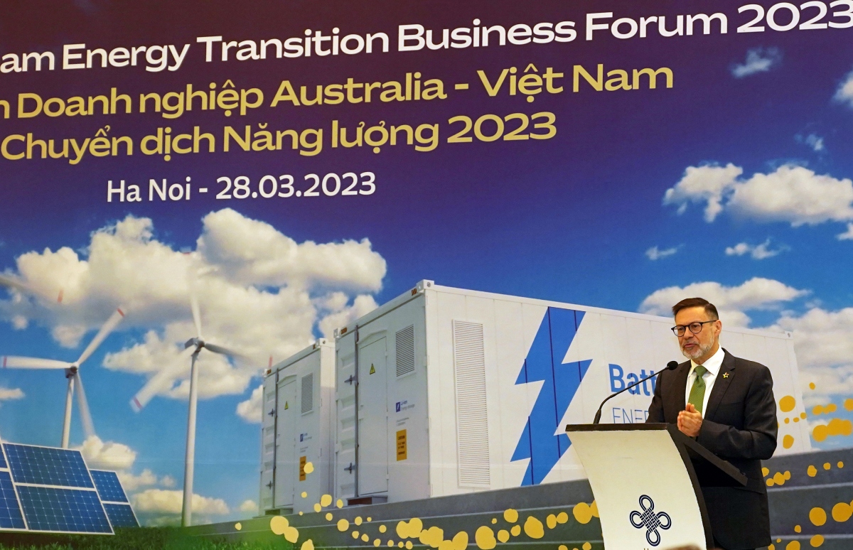 Australian Ambassador to Vietnam Andrew Goledznowski speaks at the Energy Transformation Forum 2023 in Hanoi on March 28. (Photo: Australian Embassy)