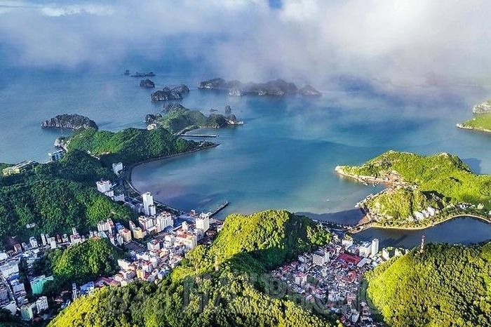 Cat Ba is named among 10 friendliest cities in Vietnam for 2023 by Booking.com
