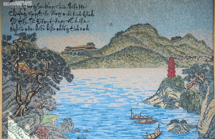 A porcelain painting features the epic landscape of Hue.