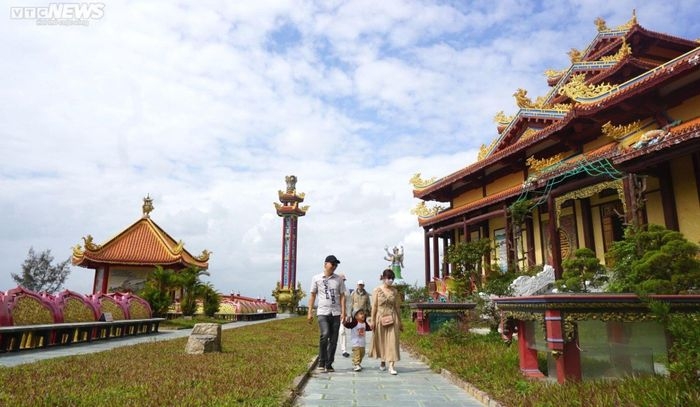 Every year Quan The Am festival is held in the second lunar month. This festival is recognised as a National Intangible Cultural Heritage in 2021.