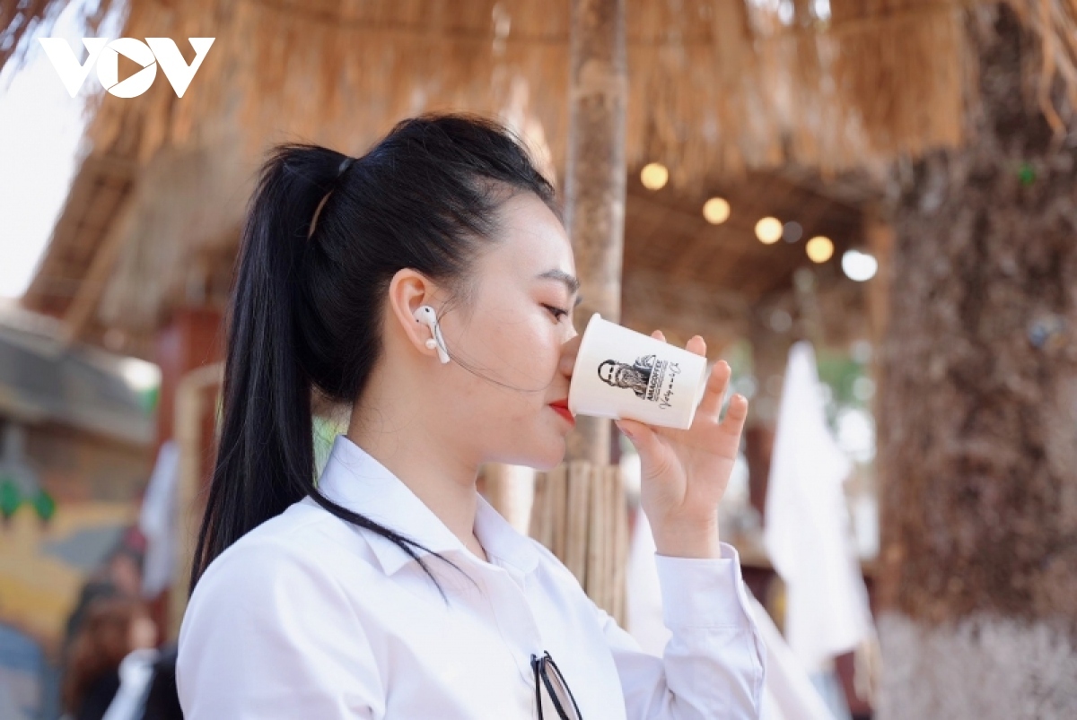 Visitors are excited at the prospect of tasting free coffee after four years of re-organising the Buon Ma Thuot Coffee Festival due to the impact of the COVID-19 pandemic.