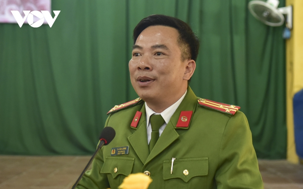 According to Ta Van Luong, a superintendent of the detention center, the job creates opportunities for foreign inmates to learn more about the traditional culture of Vietnamese people, as well as helping them to understand the value of labour while nurturing their confidence.