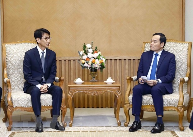 Deputy Prime Minister Tran Luu Quang receives Vice Chairman of LG Display Co, Ltd Kim Myoung-kyu.