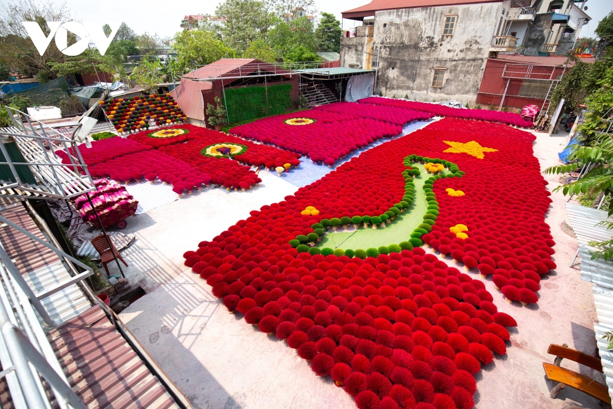 In order to take beautiful photos in the area, tourists should choose sunny days in which to visit the incense village.