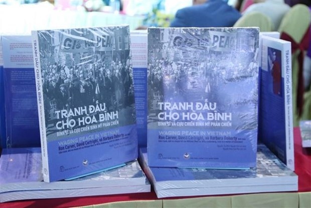 “Tranh dau cho hoa binh” is the Vietnamese version of the book “Waging peace in Vietnam”