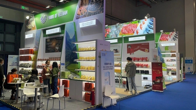 A booth displays Vietnamese food at an international trade event in China. (Photo: MoIT) 