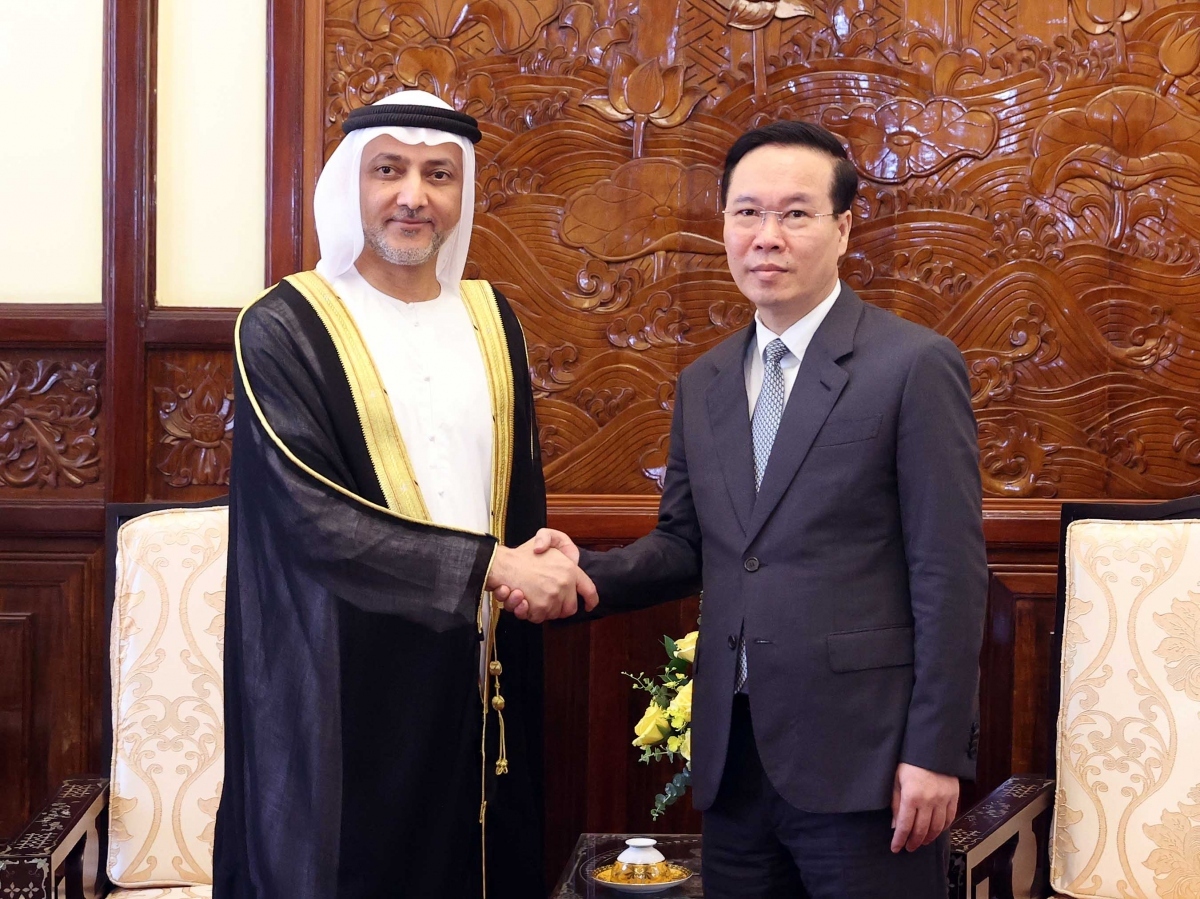 President Vo Van Thuong (R) receives UAE Ambassador Bader Almatrooshi