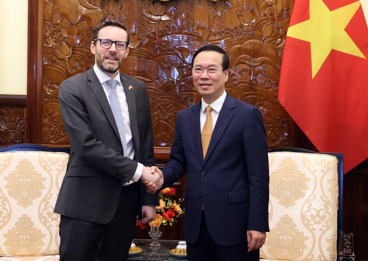 President Vo Van Thuong (R) hosts UK Ambassador to Vietnam Iain Frew  (Photo: VNA)