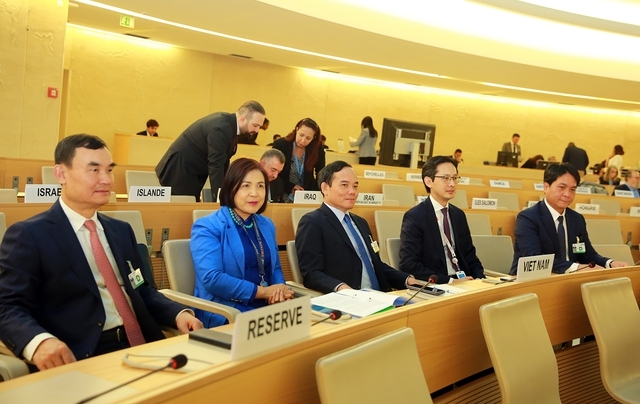 Deputy Prime Minister Tran Luu Quang (third from left) is the head of the Vietnamese delegation to the 52nd session of the UN Human Rights Council in Geneva, Switzerland. (Photo: VGP).