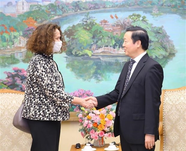 Deputy Prime Minister Tran Hong Ha (R) and World Bank (WB) Country Director for Vietnam Carolyn Turk in Hanoi on April 26 (Photo: VNA)