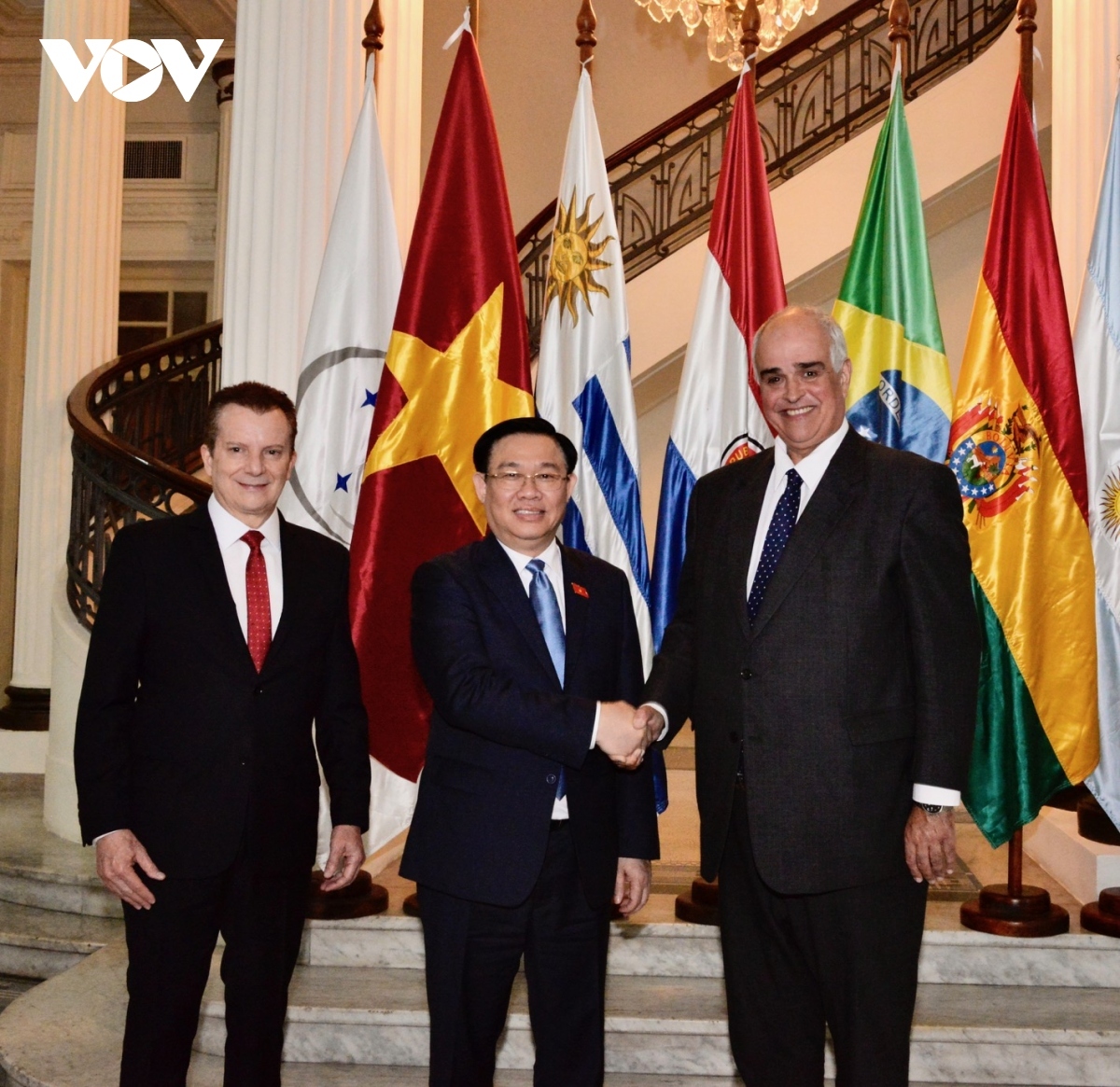 National Assembly Chairman Vuong Dinh Hue meets with PARLASUR leaders